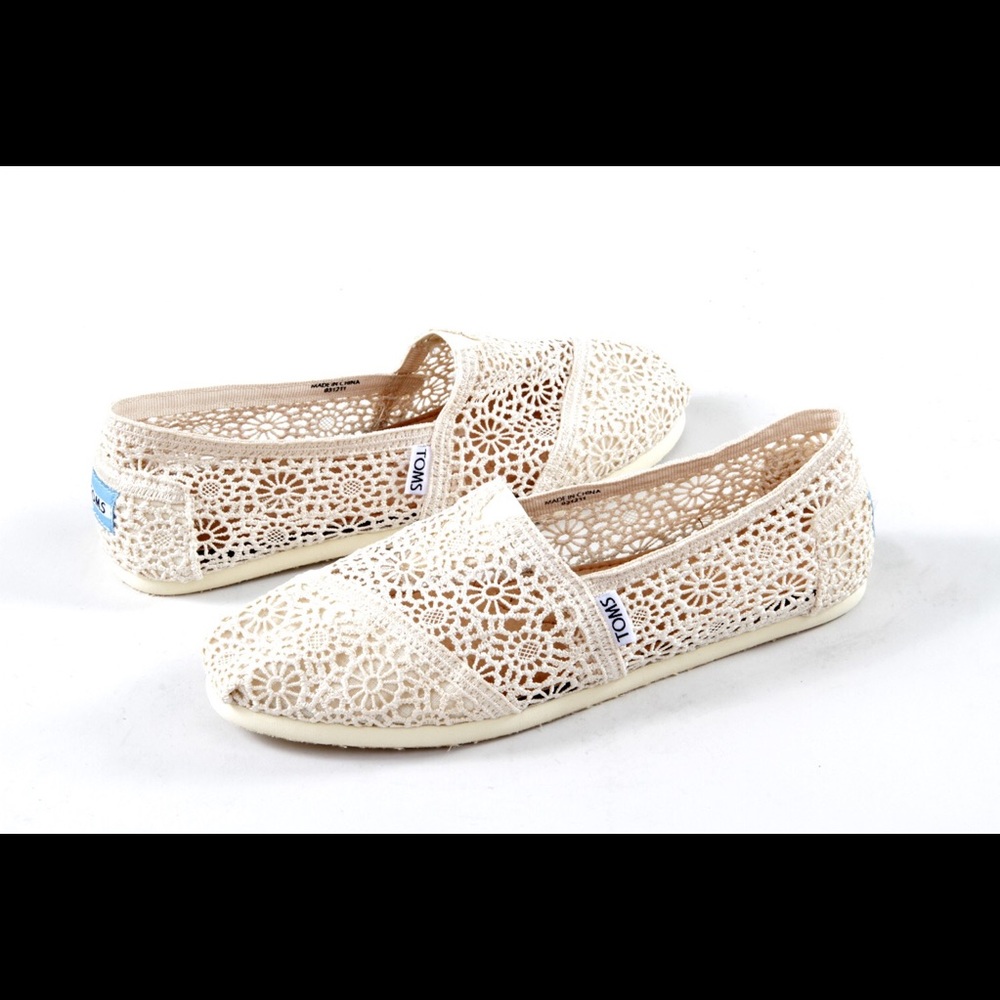 Off-White Crotchet Lace Toms